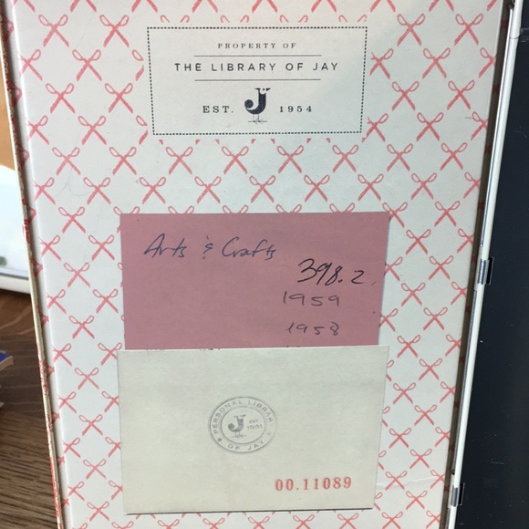 Arts & Crafts Book Storage Tin - Picture 7 of 8